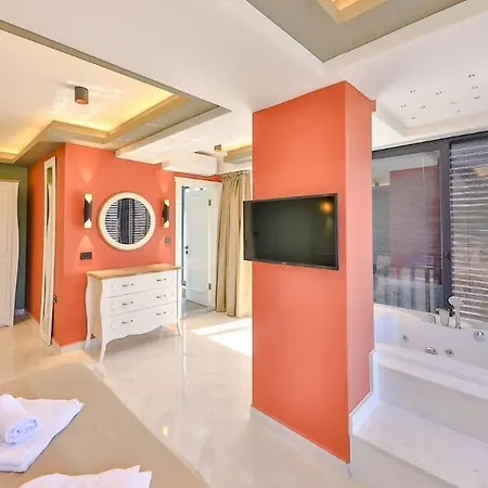 Villa Isıtmalı Kapalı Havuzlu Fresco *