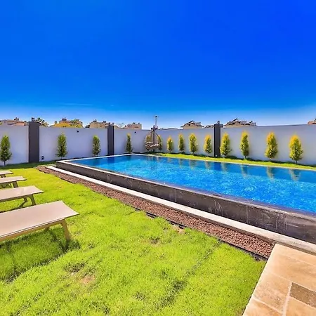 Villa Isitmali Kapali Havuzlu Fresco *